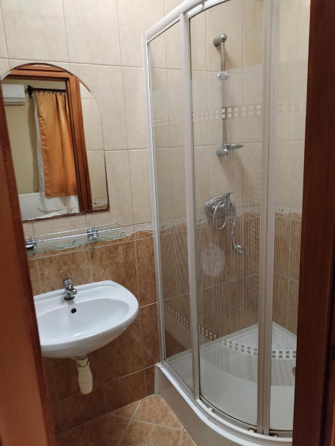 Rozsakert Apartmanhaz Hotel Hajdúszoboszló Buitenkant foto