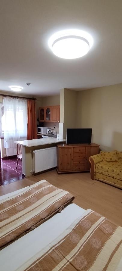 Rozsakert Apartmanhaz Hotel Hajdúszoboszló Buitenkant foto