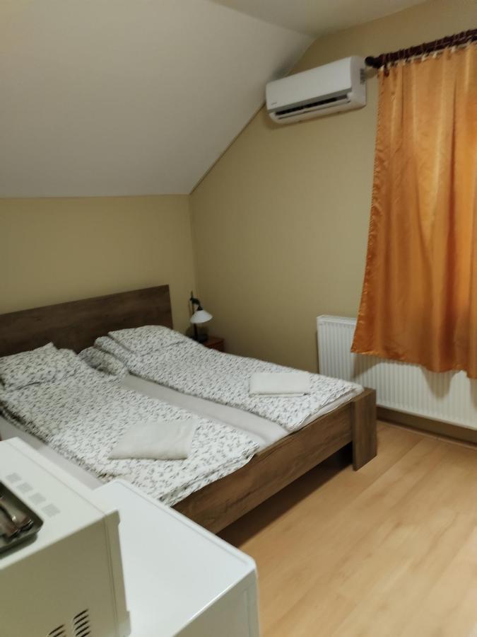 Rozsakert Apartmanhaz Hotel Hajdúszoboszló Buitenkant foto