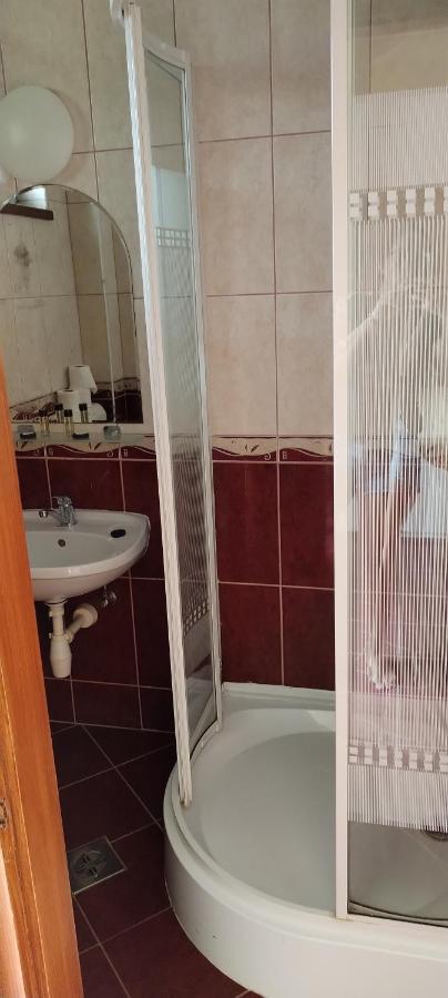 Rozsakert Apartmanhaz Hotel Hajdúszoboszló Buitenkant foto